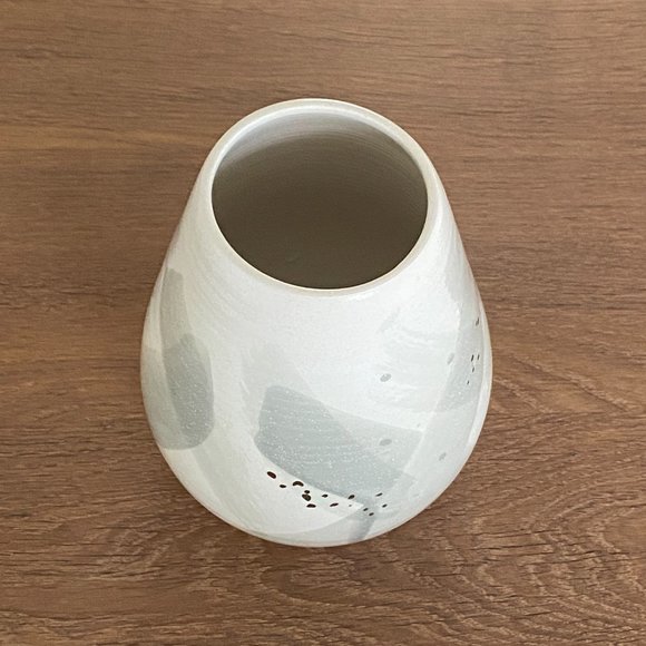 Stoneware White Vase - Picture 3 of 3
